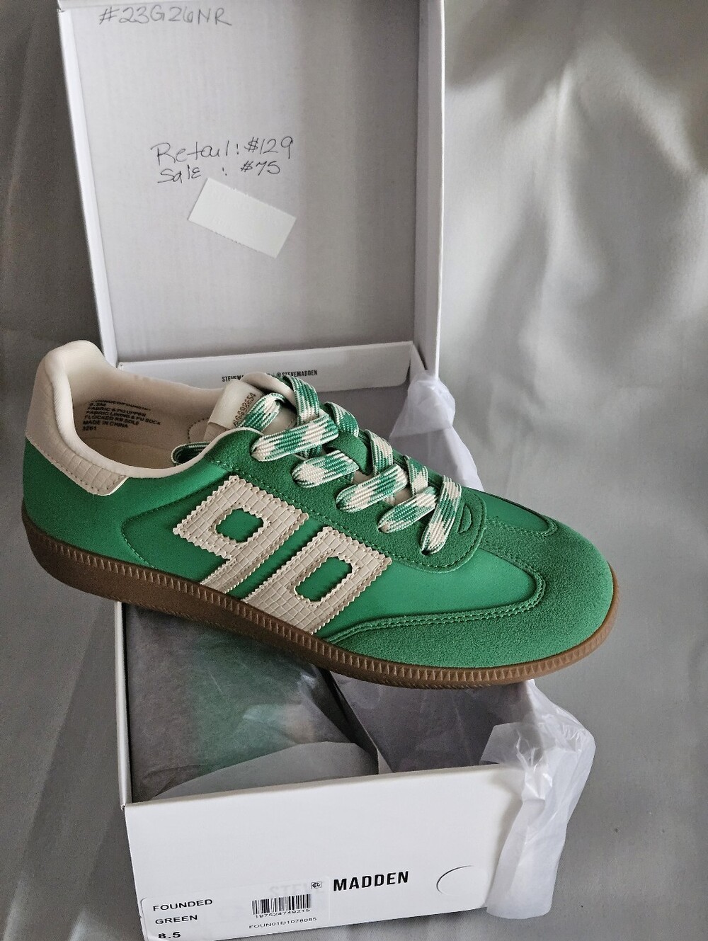 Steve Madden Green Low-Top Sneakers with Cream Accents - Picture 1 of 8